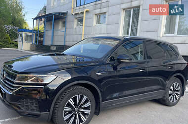 Позашляховик / Кросовер Volkswagen Touareg 2021 в 