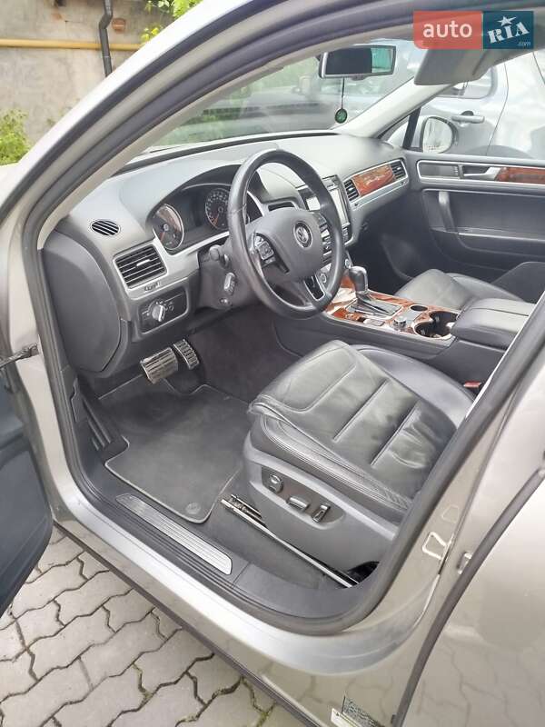 Позашляховик / Кросовер Volkswagen Touareg 2010 в Львові