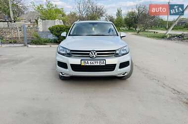 Позашляховик / Кросовер Volkswagen Touareg 2012 в 