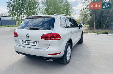 Позашляховик / Кросовер Volkswagen Touareg 2012 в 