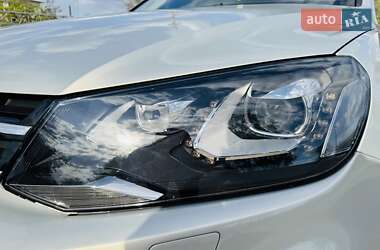 Позашляховик / Кросовер Volkswagen Touareg 2012 в 
