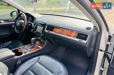 Позашляховик / Кросовер Volkswagen Touareg 2012 в 