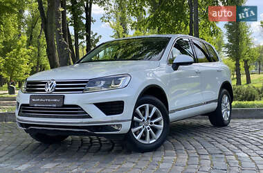 Внедорожник / Кроссовер Volkswagen Touareg 2015 в Киеве