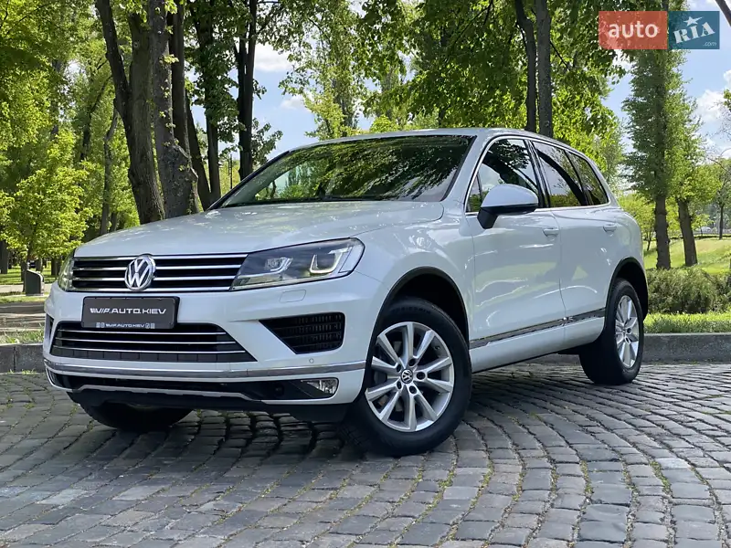 Внедорожник / Кроссовер Volkswagen Touareg 2015 в 