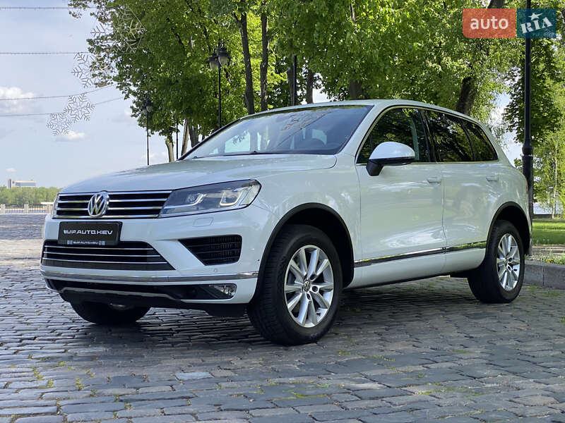 Позашляховик / Кросовер Volkswagen Touareg 2015 в Києві