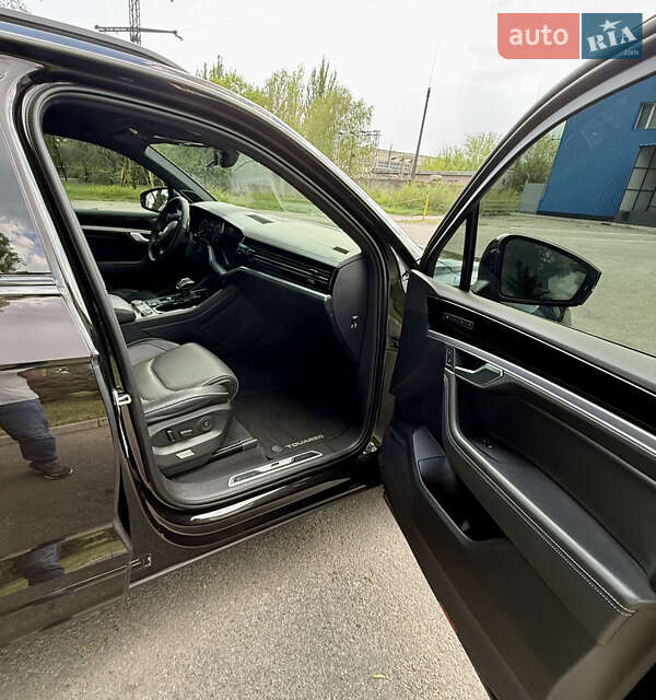 Позашляховик / Кросовер Volkswagen Touareg 2019 в Дніпрі