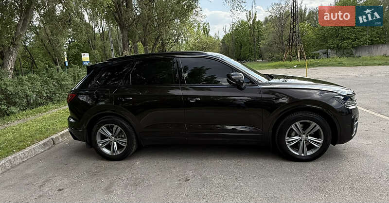 Позашляховик / Кросовер Volkswagen Touareg 2019 в Дніпрі
