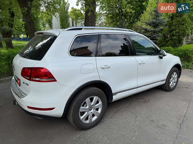 Внедорожник / Кроссовер Volkswagen Touareg 2014 в Киеве