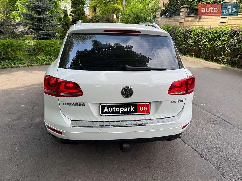 Внедорожник / Кроссовер Volkswagen Touareg 2014 в Киеве