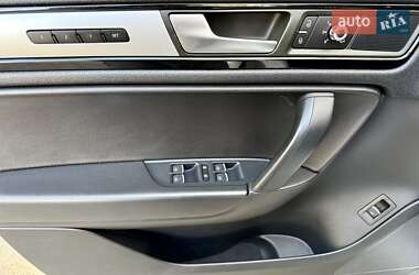 Внедорожник / Кроссовер Volkswagen Touareg 2014 в 