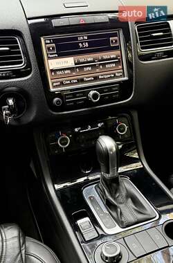 Внедорожник / Кроссовер Volkswagen Touareg 2014 в 