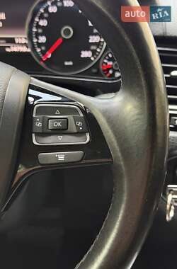 Внедорожник / Кроссовер Volkswagen Touareg 2014 в 