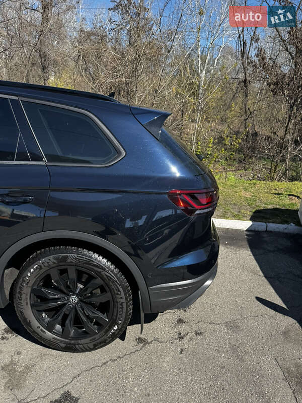 Позашляховик / Кросовер Volkswagen Touareg 2021 в Києві