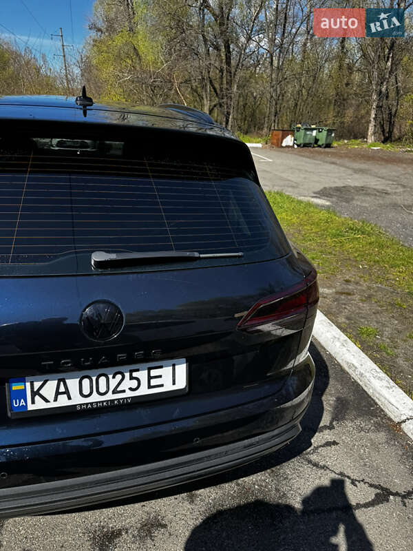 Позашляховик / Кросовер Volkswagen Touareg 2021 в Києві