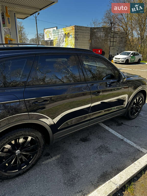 Позашляховик / Кросовер Volkswagen Touareg 2021 в Києві