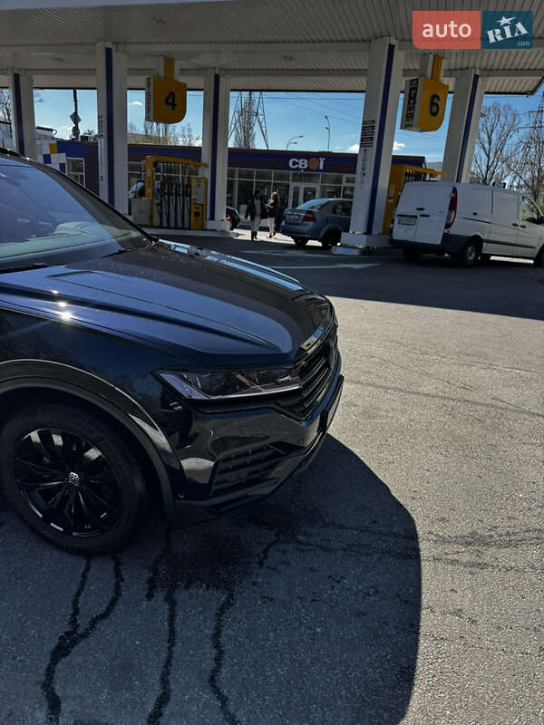 Позашляховик / Кросовер Volkswagen Touareg 2021 в Києві