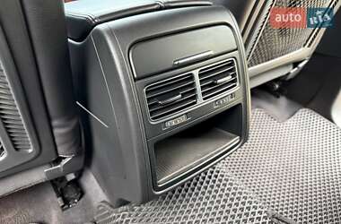 Позашляховик / Кросовер Volkswagen Touareg 2010 в 