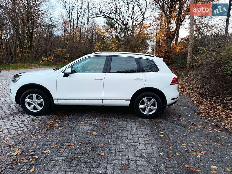 Позашляховик / Кросовер Volkswagen Touareg 2014 в Херсоні