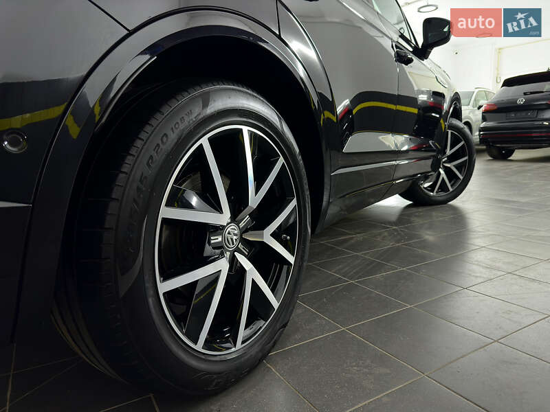 Позашляховик / Кросовер Volkswagen Touareg 2019 в Козятині