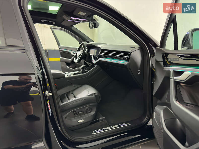 Позашляховик / Кросовер Volkswagen Touareg 2019 в Козятині
