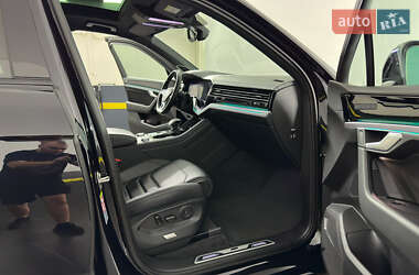 Внедорожник / Кроссовер Volkswagen Touareg 2019 в 
