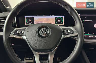 Внедорожник / Кроссовер Volkswagen Touareg 2019 в 