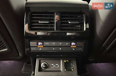 Внедорожник / Кроссовер Volkswagen Touareg 2019 в 