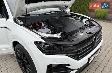 Позашляховик / Кросовер Volkswagen Touareg 2022 в 