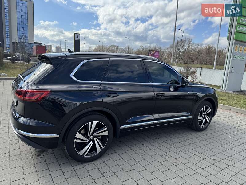 Позашляховик / Кросовер Volkswagen Touareg 2021 в Івано-Франківську