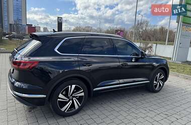 Внедорожник / Кроссовер Volkswagen Touareg 2021 в 