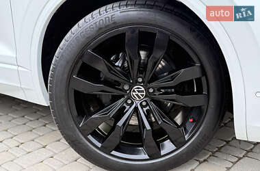 Позашляховик / Кросовер Volkswagen Touareg 2022 в 