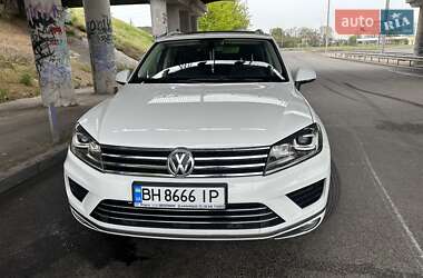 Внедорожник / Кроссовер Volkswagen Touareg 2014 в Одессе