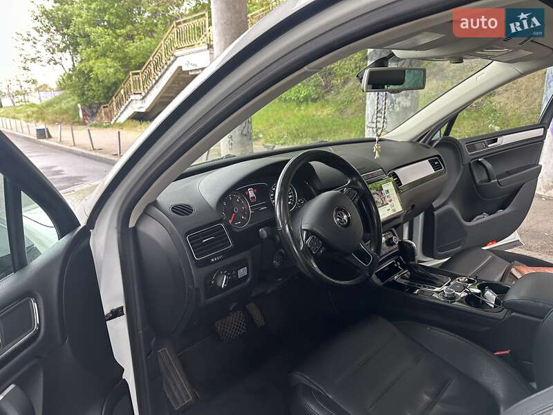 Внедорожник / Кроссовер Volkswagen Touareg 2014 в Одессе