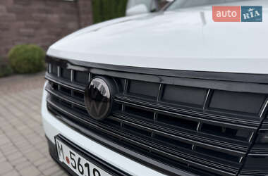 Позашляховик / Кросовер Volkswagen Touareg 2022 в 