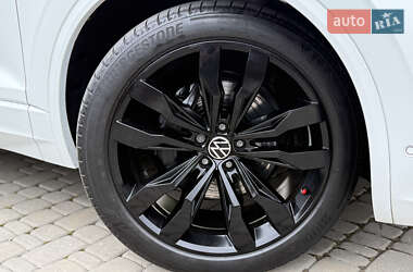 Позашляховик / Кросовер Volkswagen Touareg 2022 в 