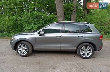 Позашляховик / Кросовер Volkswagen Touareg 2012 в Києві