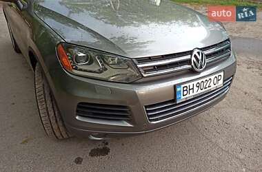Внедорожник / Кроссовер Volkswagen Touareg 2012 в 