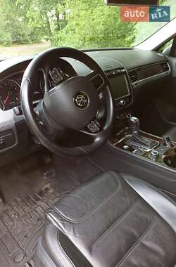 Внедорожник / Кроссовер Volkswagen Touareg 2012 в 