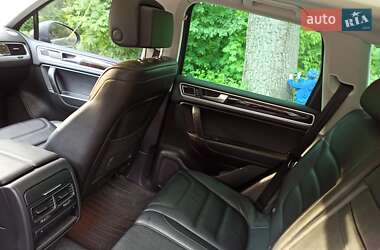 Внедорожник / Кроссовер Volkswagen Touareg 2012 в 