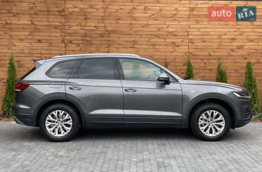 Позашляховик / Кросовер Volkswagen Touareg 2019 в 