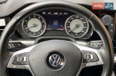 Позашляховик / Кросовер Volkswagen Touareg 2019 в 