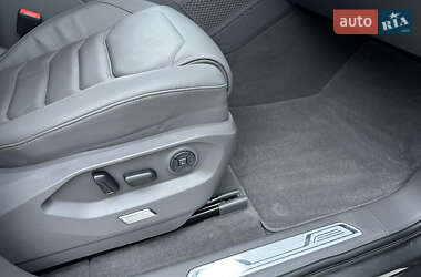 Позашляховик / Кросовер Volkswagen Touareg 2021 в 