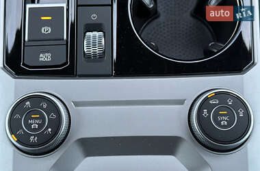 Позашляховик / Кросовер Volkswagen Touareg 2021 в 