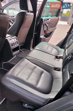 Внедорожник / Кроссовер Volkswagen Touareg 2011 в 