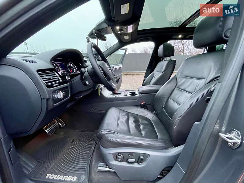 Внедорожник / Кроссовер Volkswagen Touareg 2016 в Сумах