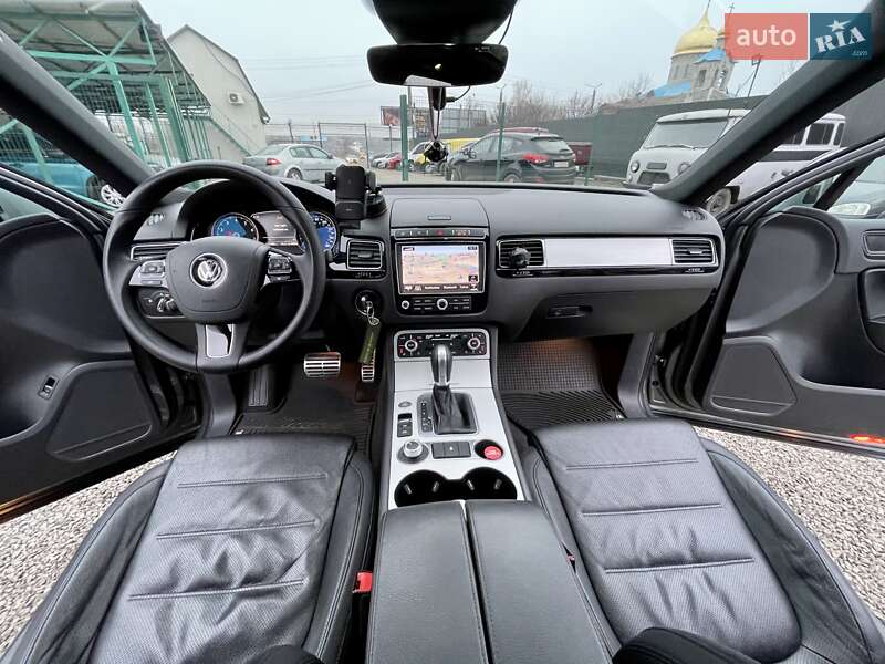 Внедорожник / Кроссовер Volkswagen Touareg 2016 в Сумах