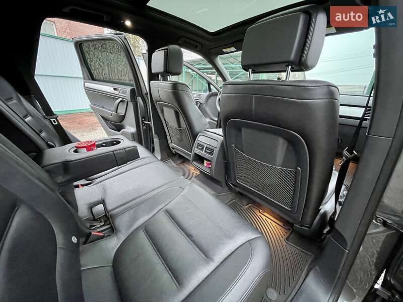 Внедорожник / Кроссовер Volkswagen Touareg 2016 в Сумах