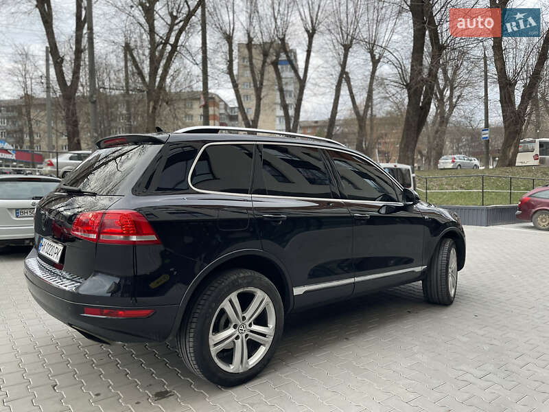 Позашляховик / Кросовер Volkswagen Touareg 2014 в Хмельницькому