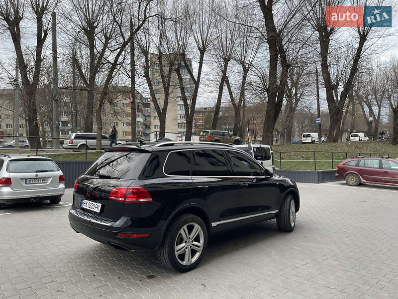 Позашляховик / Кросовер Volkswagen Touareg 2014 в Хмельницькому