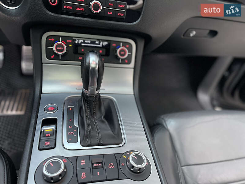 Позашляховик / Кросовер Volkswagen Touareg 2014 в Хмельницькому